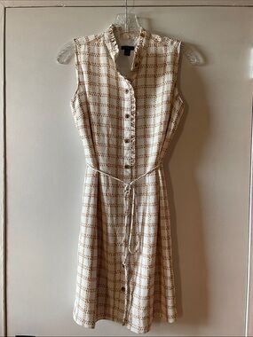 Sleeveless Button-Front Check Mini Dress in White and Tan